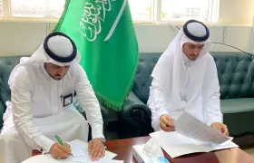 What agreement did “Riyadh Health” sign to develop health and administrative cadres?